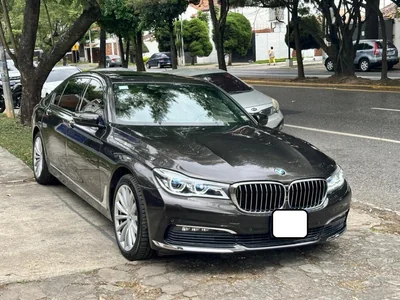 BMW SERIE 7 2016