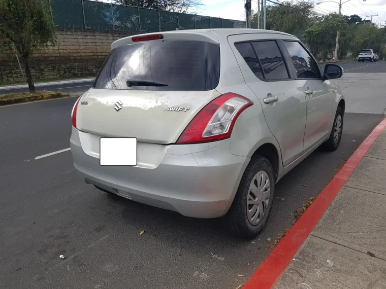 Suzuki SWIFT 2016 - Vista 5