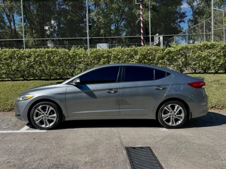 Hyundai ELANTRA 2017 - Vista 5