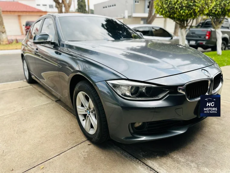 BMW 320i 2013 - Vista 5