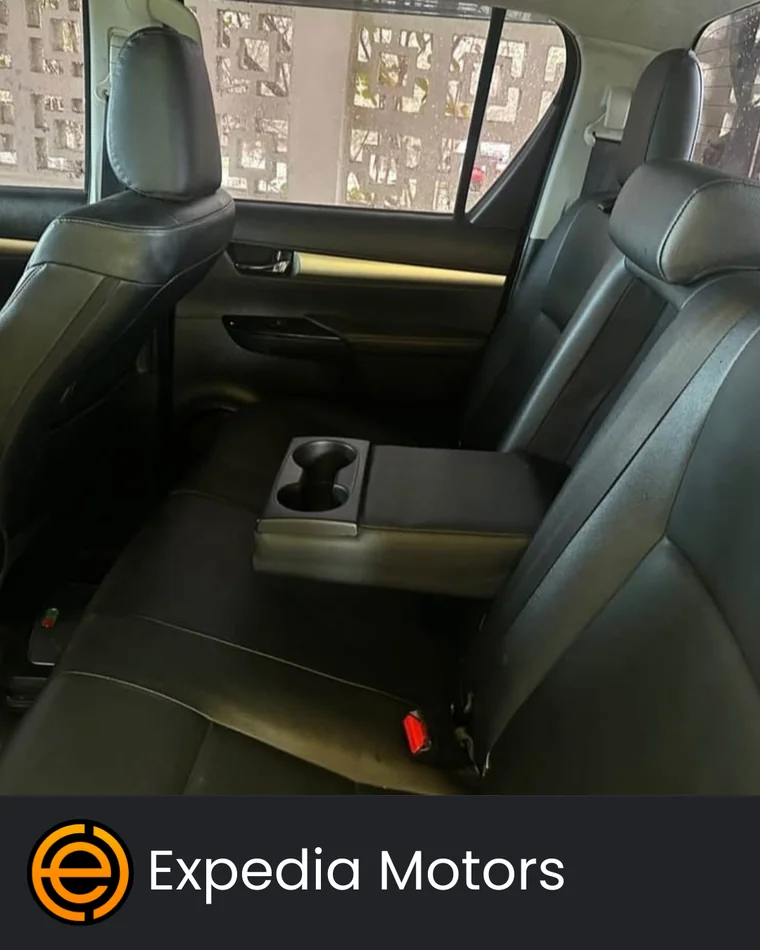 Toyota HILUX 2022 - Vista 5