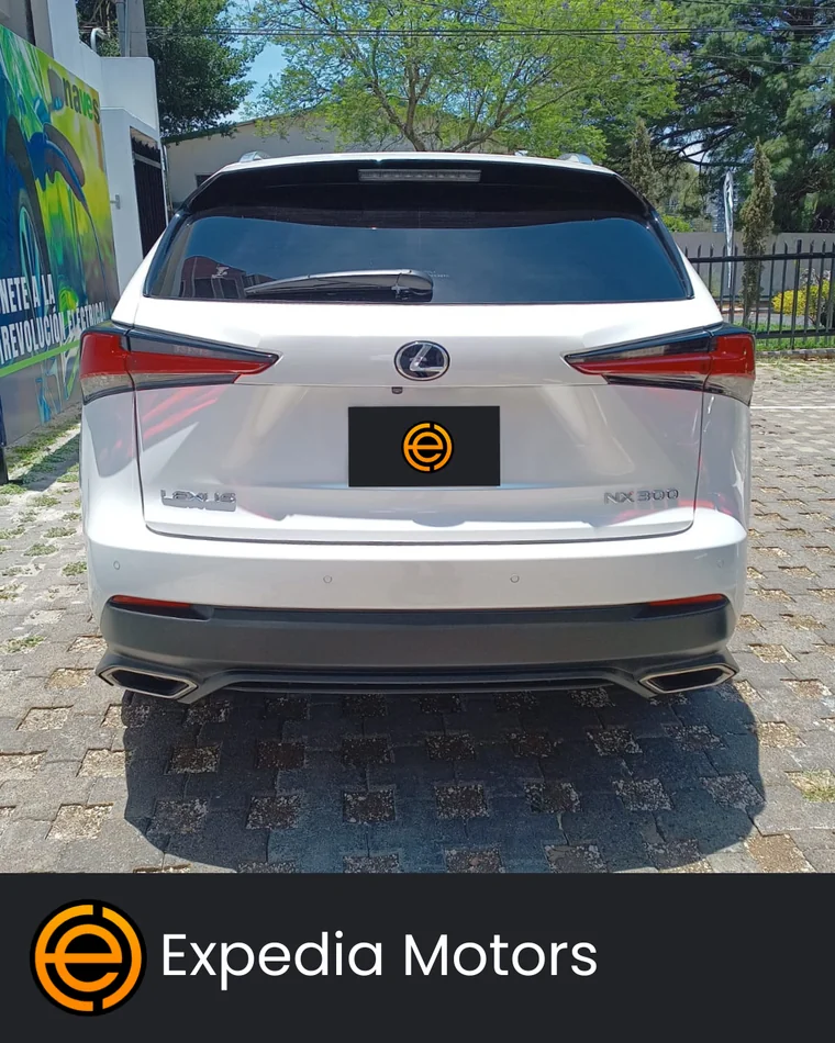 Lexus NX 2022 - Vista 4