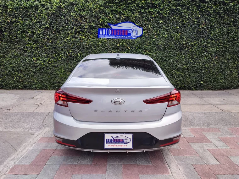 Hyundai ELANTRA 2020 - Vista 5