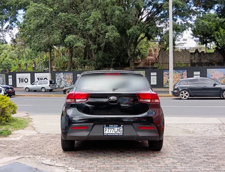 Kia RIO 2018 - Vista 4