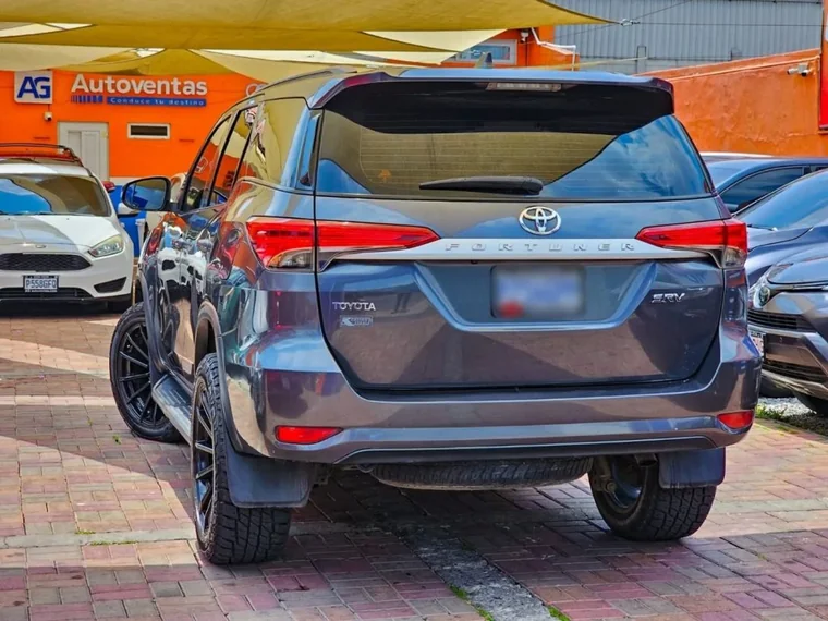 Toyota FORTUNER 2018 - Vista 4