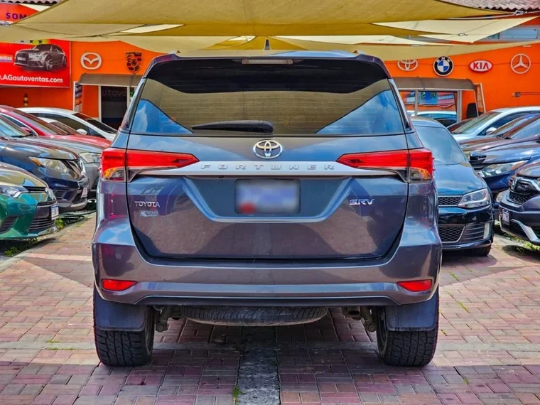 Toyota FORTUNER 2018 - Vista 5