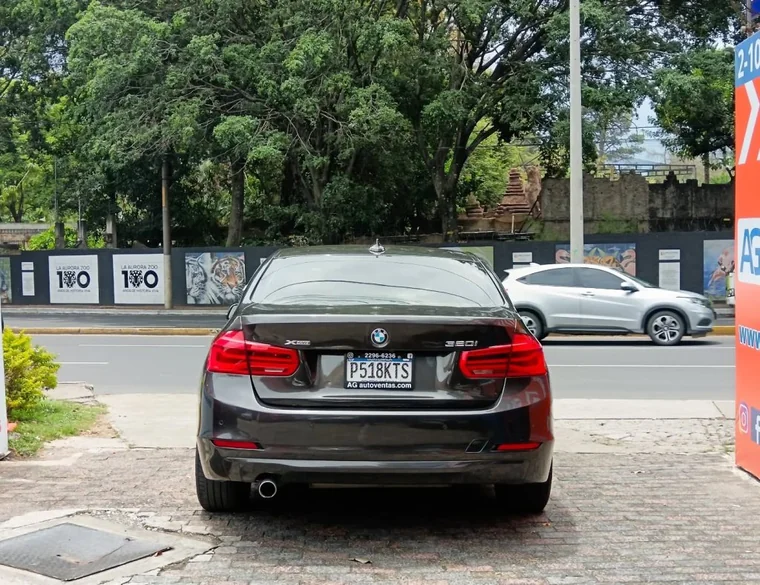 BMW 320i 2016 - Vista 5