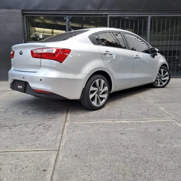 Kia RIO 2017 - Vista 4