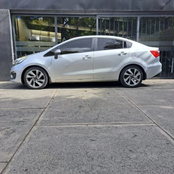 Kia RIO 2017 - Vista 5