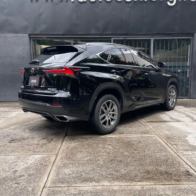 Lexus NX300 2020 - Vista 4