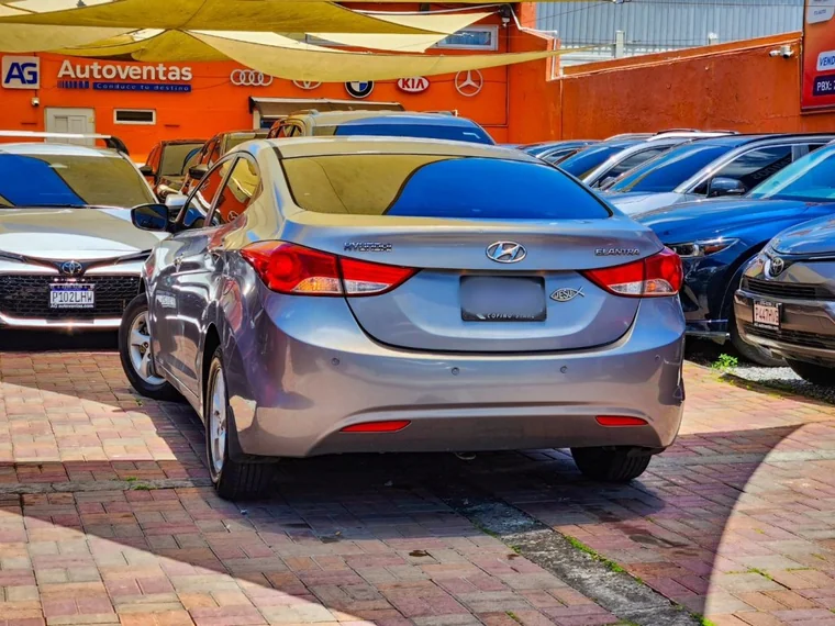 Hyundai ELANTRA 2013 - Vista 4