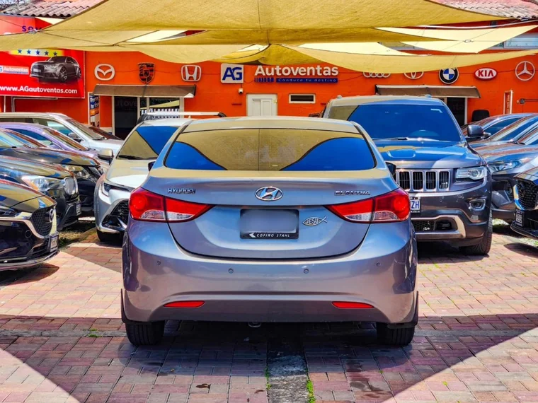 Hyundai ELANTRA 2013 - Vista 5