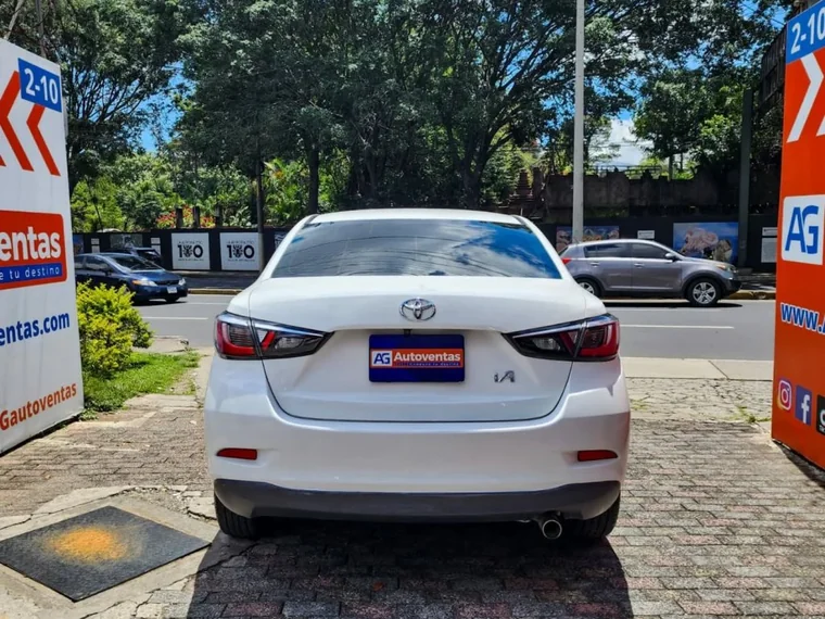 Toyota YARIS 2017 - Vista 5