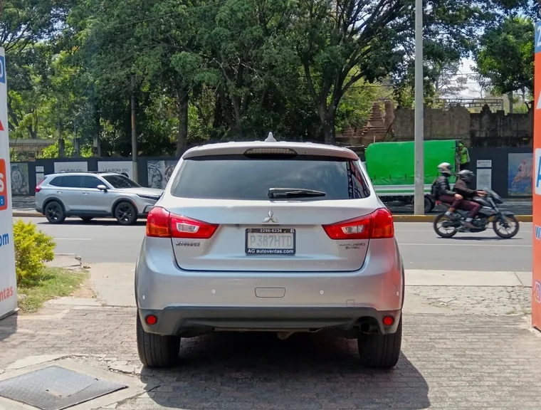 Mitsubishi OUTLANDER 2017 - Vista 5