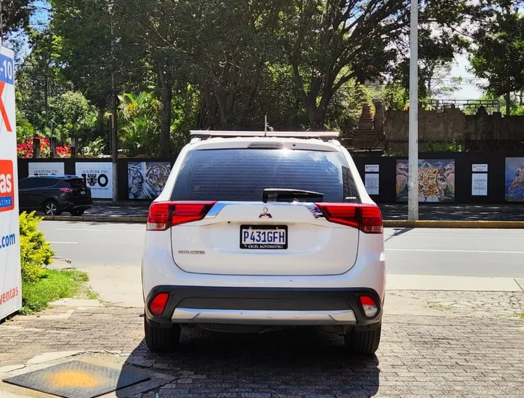 Mitsubishi OUTLANDER 2017 - Vista 5