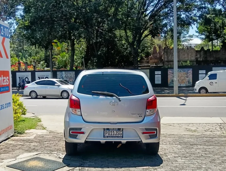 Toyota AGYA 2022 - Vista 5