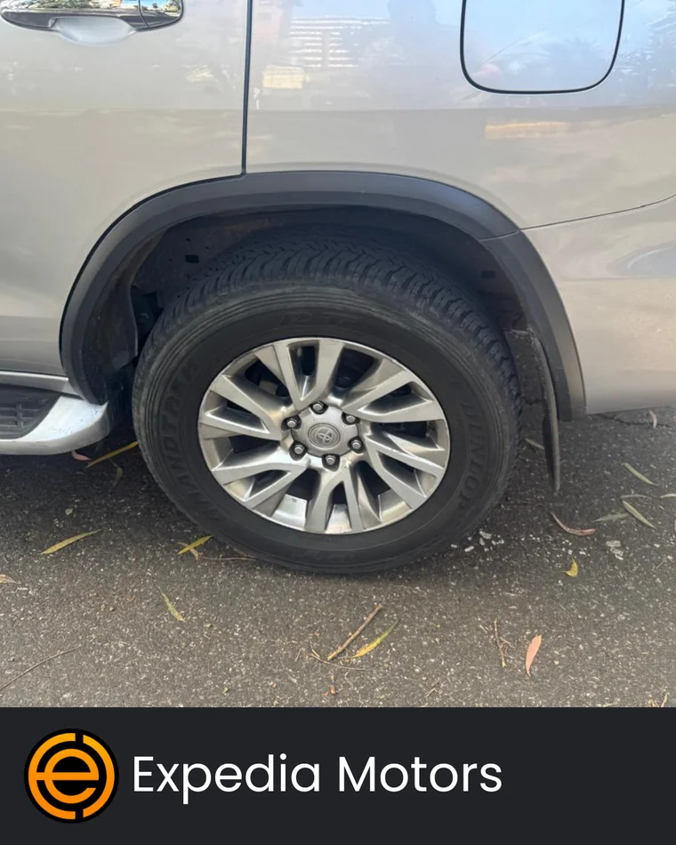 Toyota FORTUNER 2022 - Vista 5