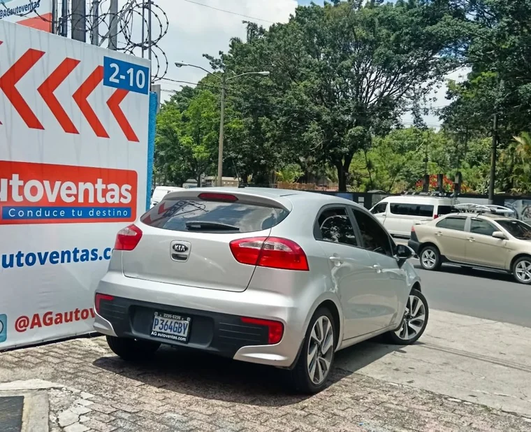 Kia RIO 2016 - Vista 4