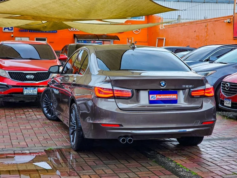 BMW 328i 2013 - Vista 4