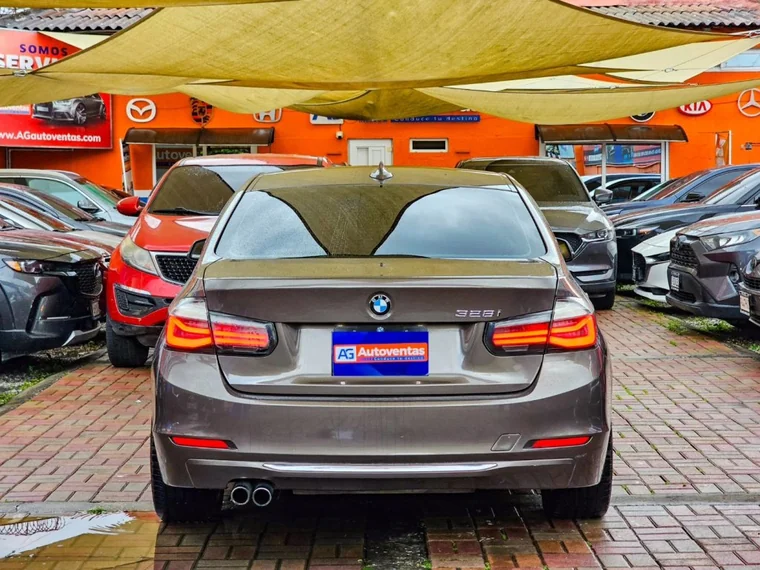 BMW 328i 2013 - Vista 5