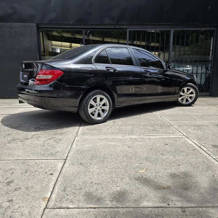 Mercedes Benz C180 2014 - Vista 4