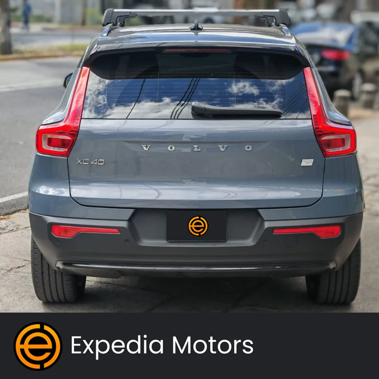 Volvo XC40 2023 - Vista 4