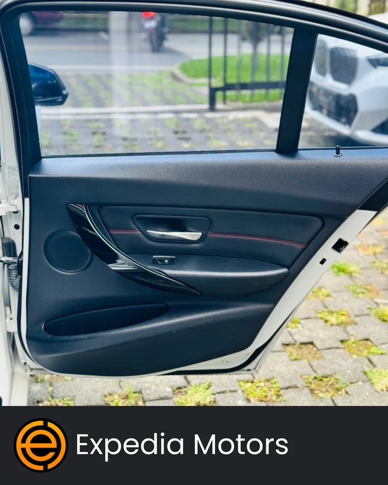 BMW SERIE 1 2015 - Vista 5