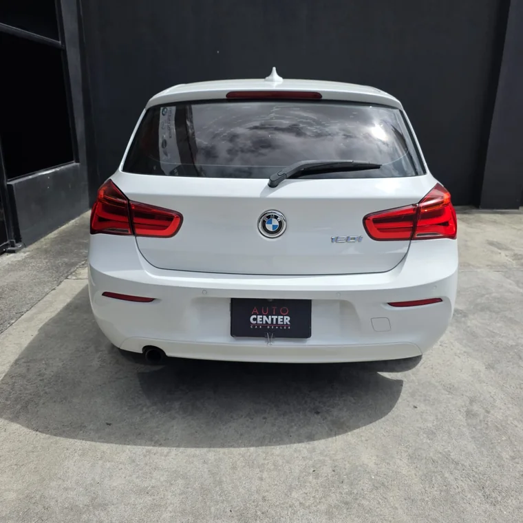 BMW 120i 2016 - Vista 5