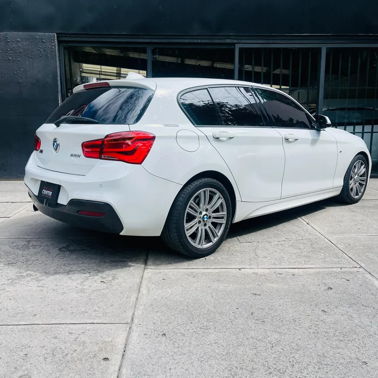 BMW 120i 2016 - Vista 4