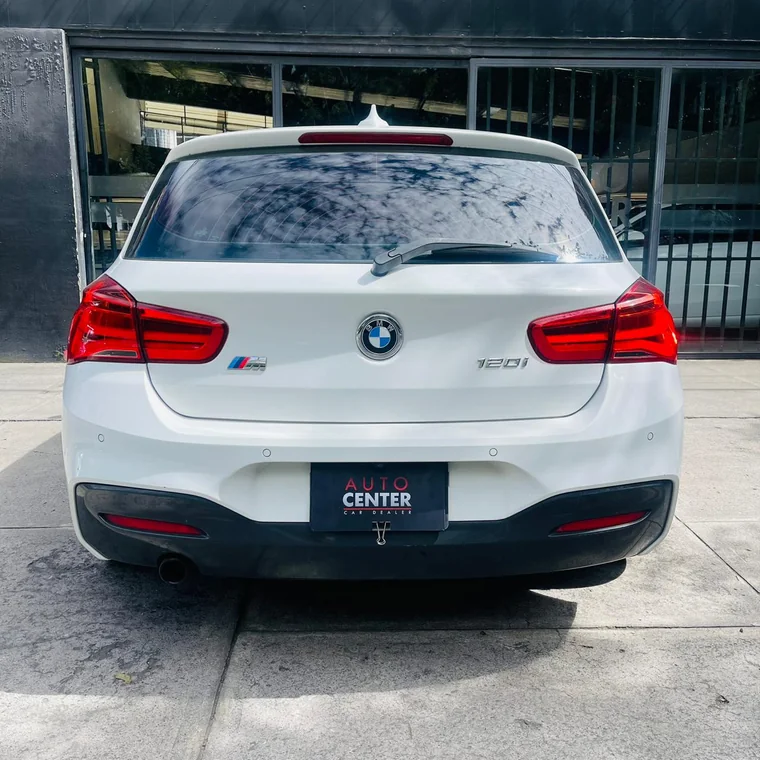 BMW 120i 2016 - Vista 5