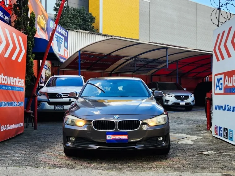 BMW 328i 2013 - Vista 2