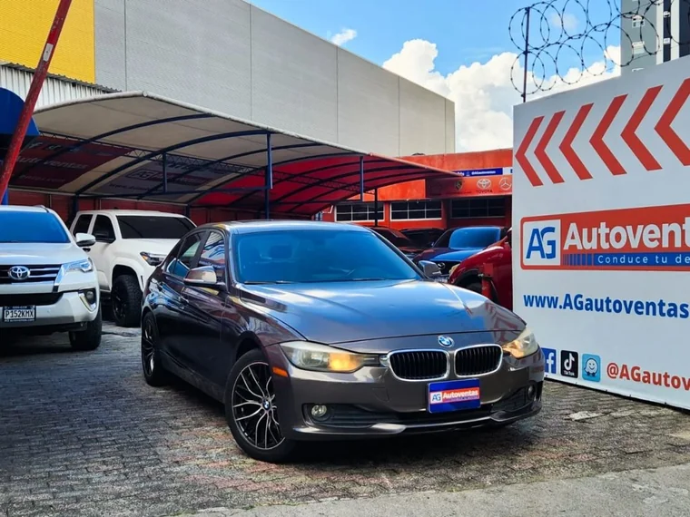 BMW 328i 2013 - Vista 3