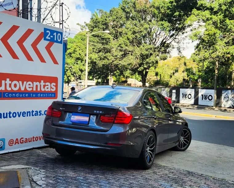 BMW 328i 2013 - Vista 4