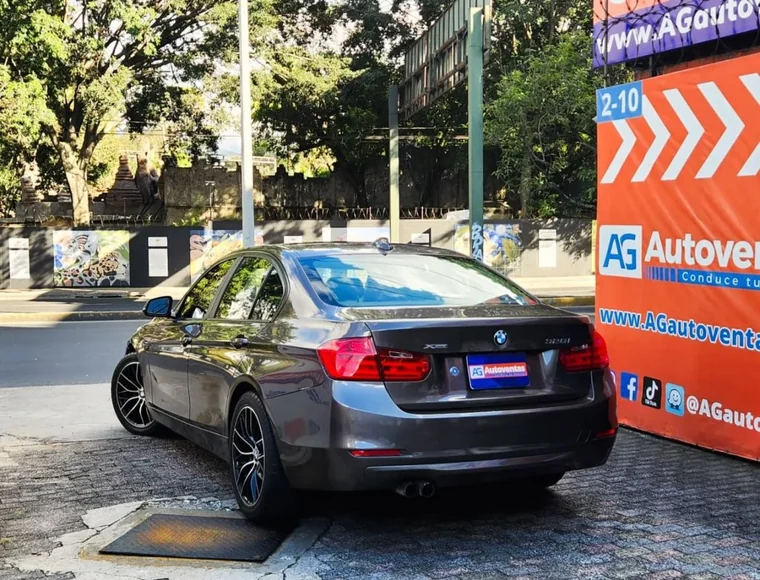 BMW 328i 2013 - Vista 5