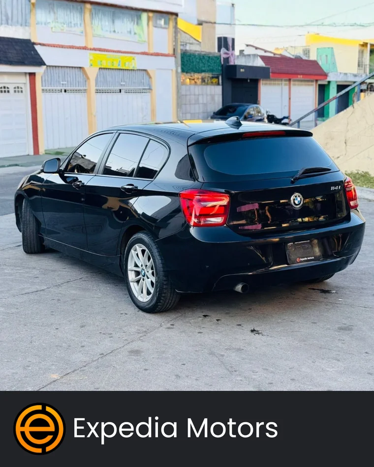 BMW 114i 2014 - Vista 4