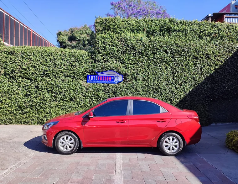 Hyundai Verna 2022 - Vista 4