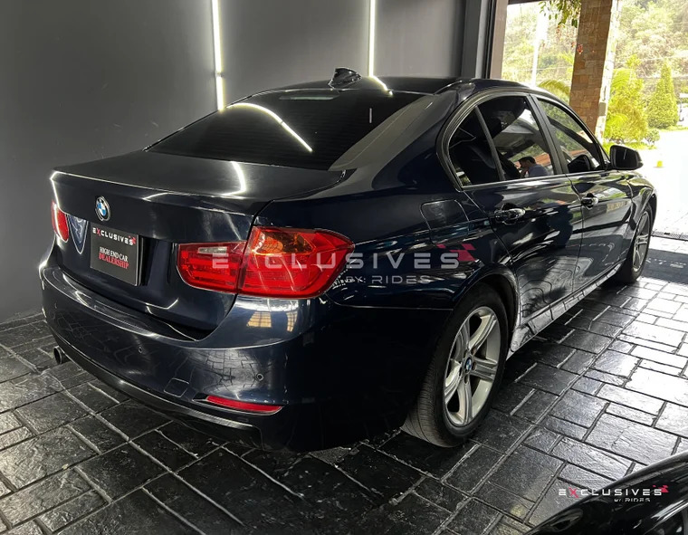 BMW 320i 2013 - Vista 4