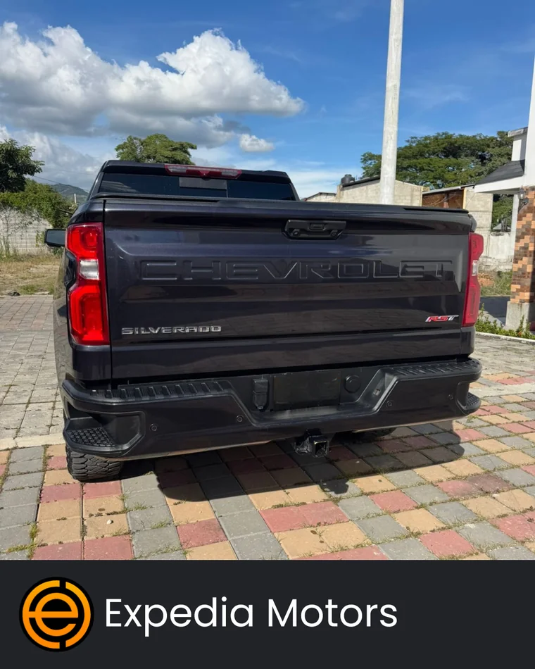 Chevrolet SILVERADO 2023 - Vista 5