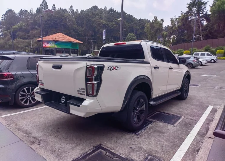 Isuzu Dmax 2024 - Vista 4