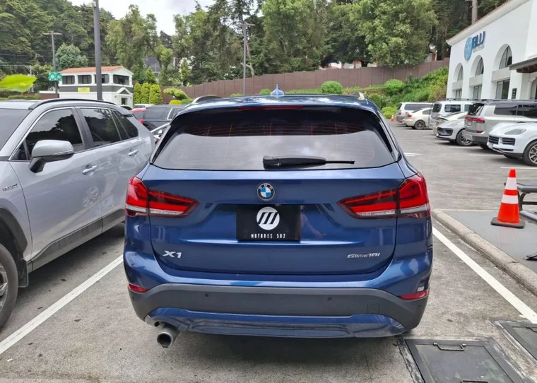 BMW X1 2022 - Vista 4