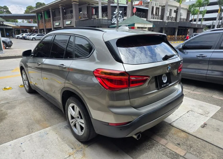 BMW X1 2016 - Vista 4
