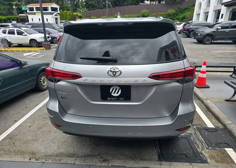 Toyota FORTUNER 2023 - Vista 5
