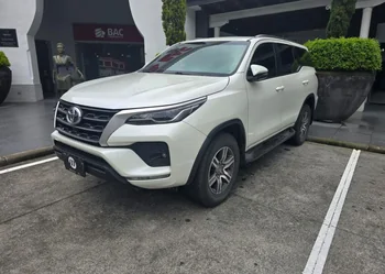 Toyota FORTUNER 2022