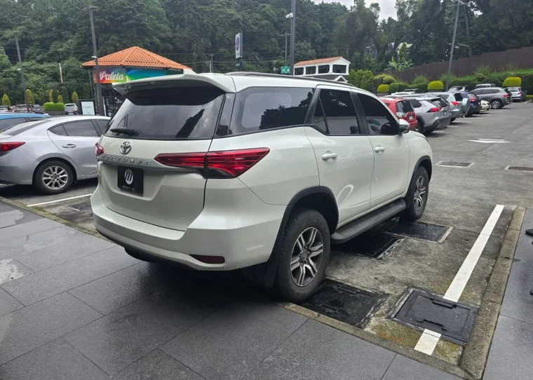 Toyota FORTUNER 2022 - Vista 4