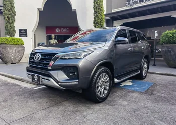Toyota FORTUNER 2022