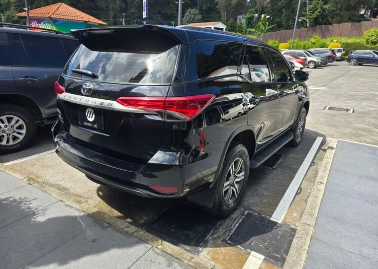 Toyota FORTUNER 2024 - Vista 4