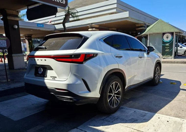 Lexus NX 2024 - Vista 4