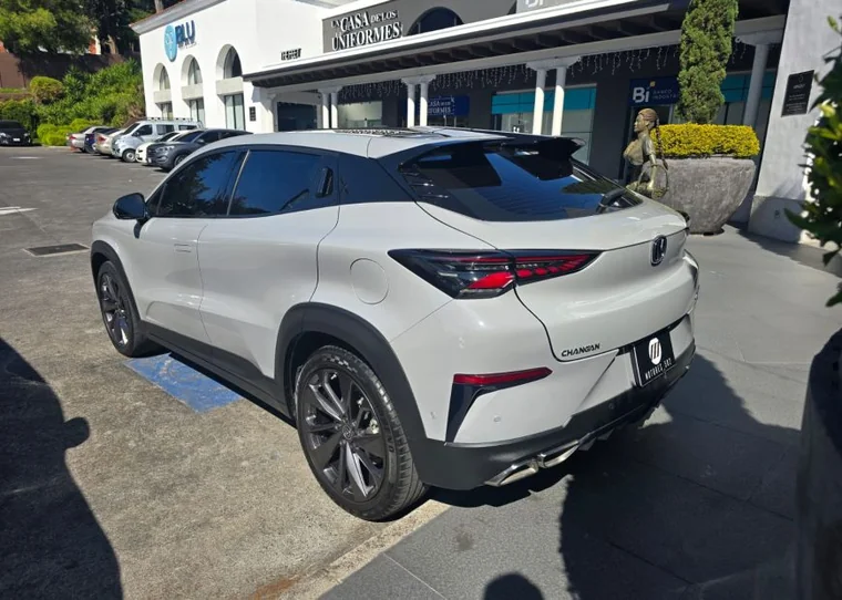 Changan UNI-T 2023 - Vista 4