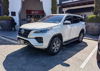 Toyota FORTUNER 2023