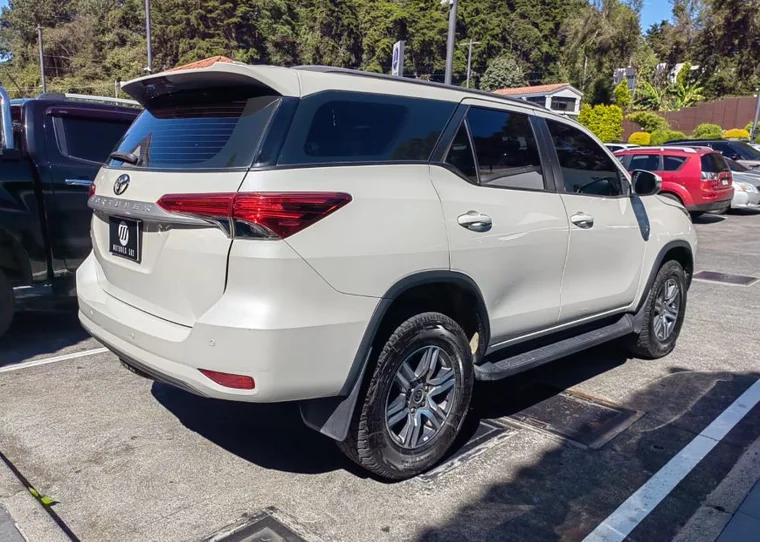 Toyota FORTUNER 2023 - Vista 4